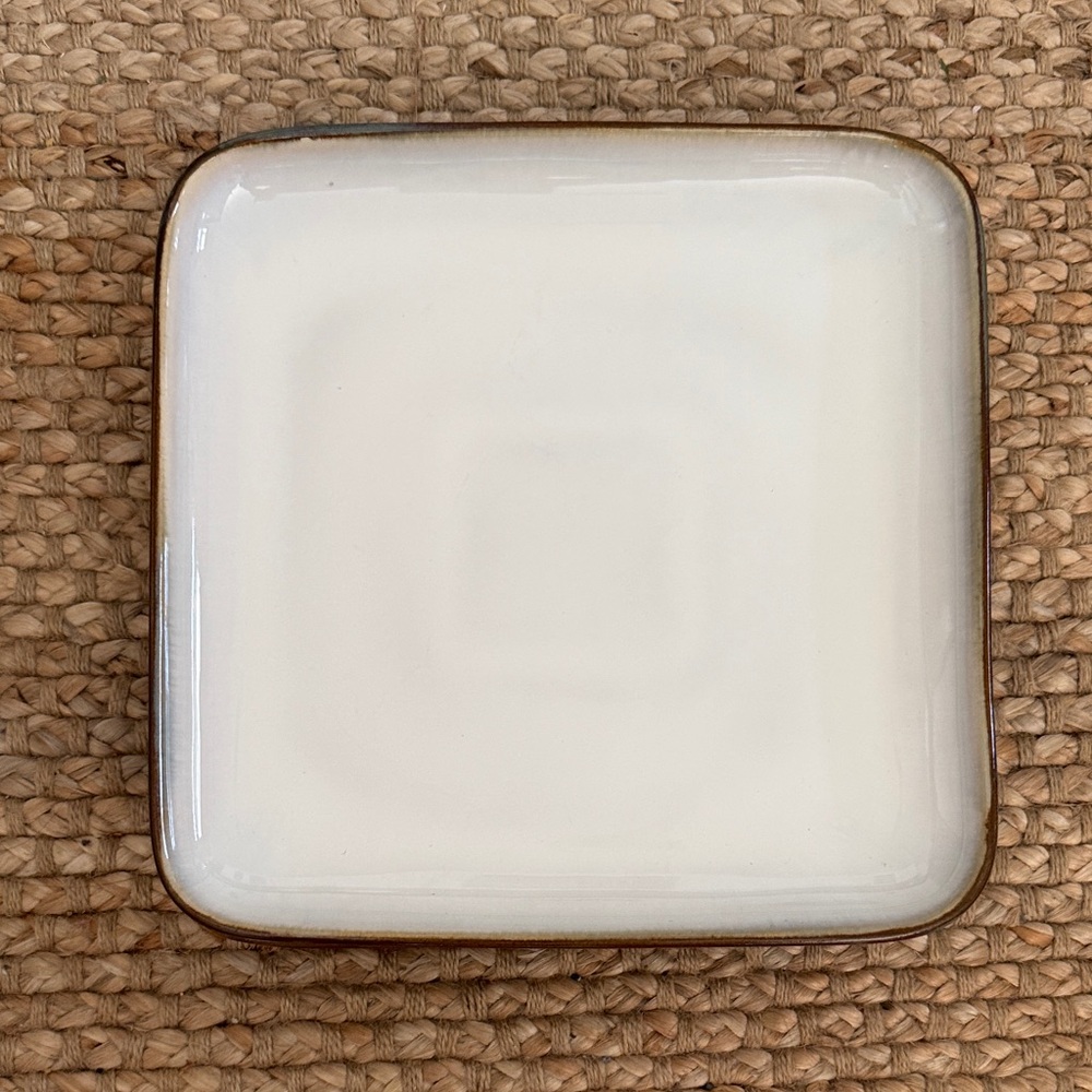 Brand NEW Sango Square Green Vision Dinner Plates. Set of 4.